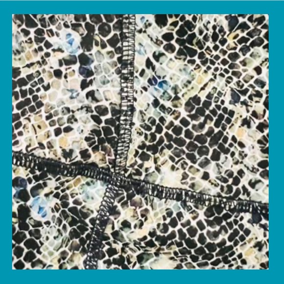 EVOLUTION AND CREATION 7/8 high waist snake print leggings. Size L, blue - Picture 4 of 8